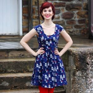 ModCloth Tulle bird dress size medium with cap sleeve and tie.